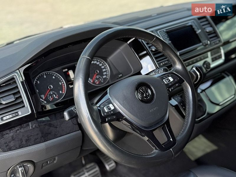 Минивэн Volkswagen Multivan 2017 в Киеве
