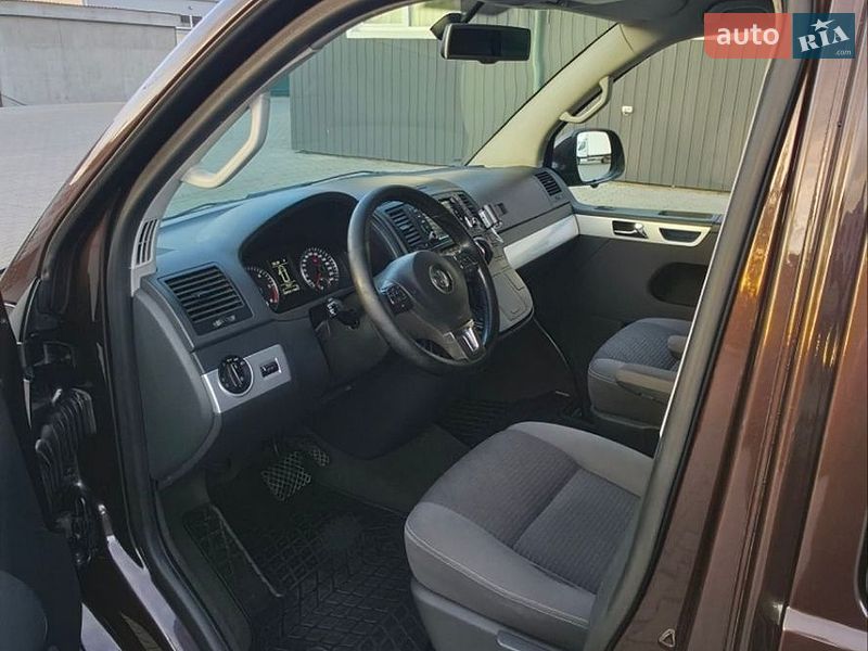 Мінівен Volkswagen Multivan 2010 в Луцьку