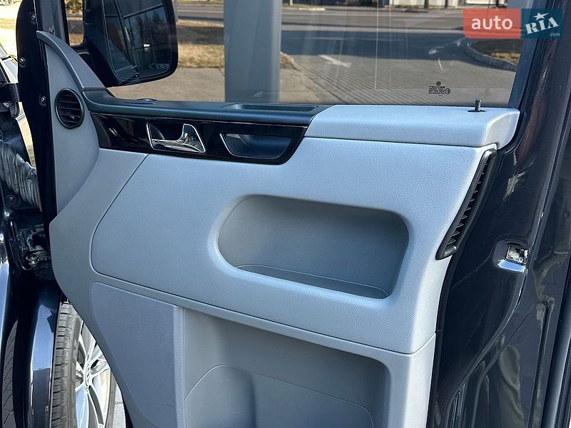 Минивэн Volkswagen Multivan 2008 в Киеве