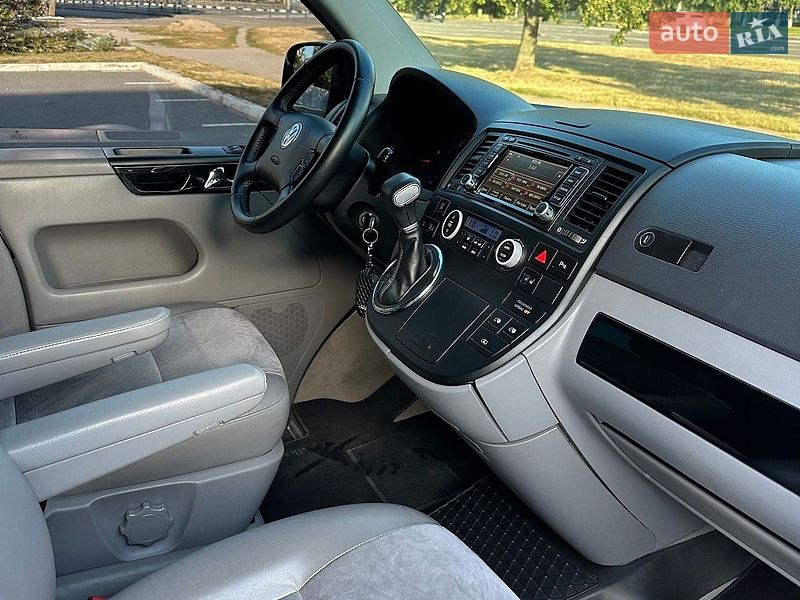 Минивэн Volkswagen Multivan 2008 в Киеве