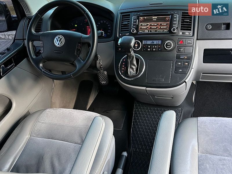 Минивэн Volkswagen Multivan 2008 в Киеве