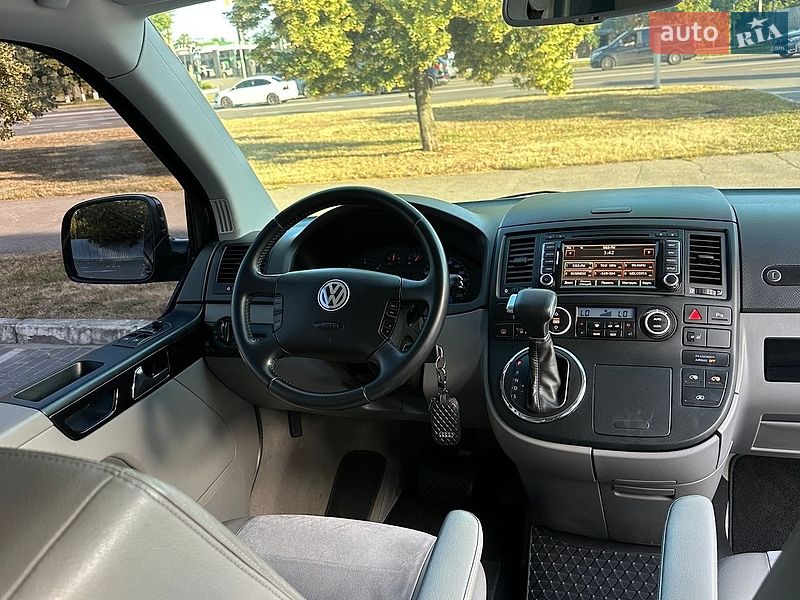 Минивэн Volkswagen Multivan 2008 в Киеве