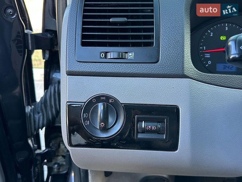Минивэн Volkswagen Multivan 2008 в Киеве
