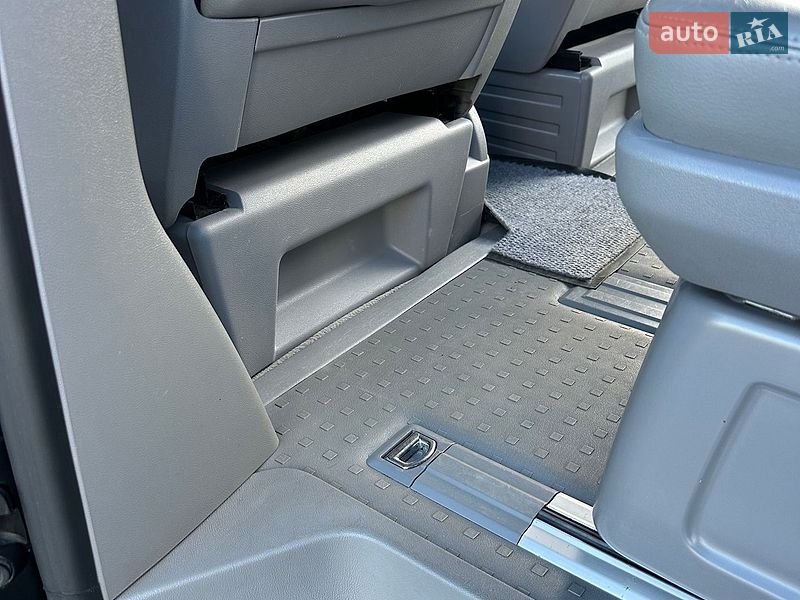 Минивэн Volkswagen Multivan 2008 в Киеве