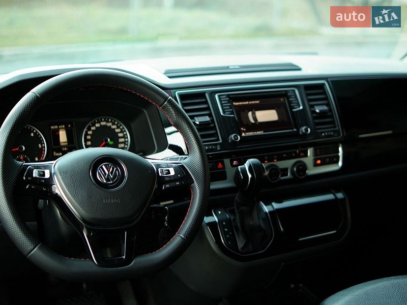 Минивэн Volkswagen Multivan 2016 в Львове