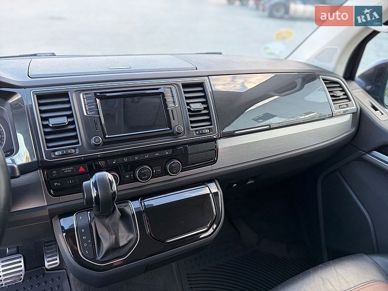 Мінівен Volkswagen Multivan 2017 в Чернівцях