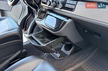 Мінівен Volkswagen Multivan 2017 в Чернівцях