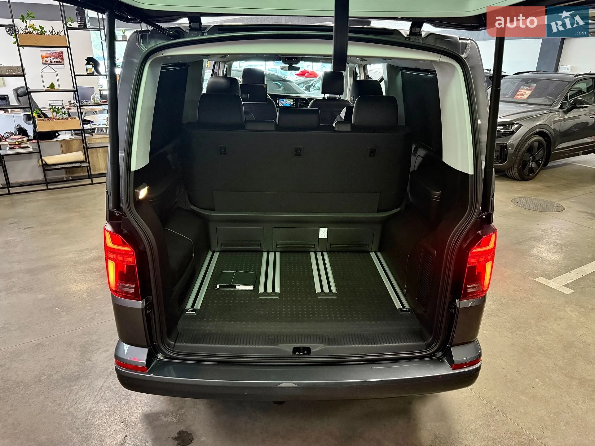 2023 Volkswagen Multivan - мініатюра 27