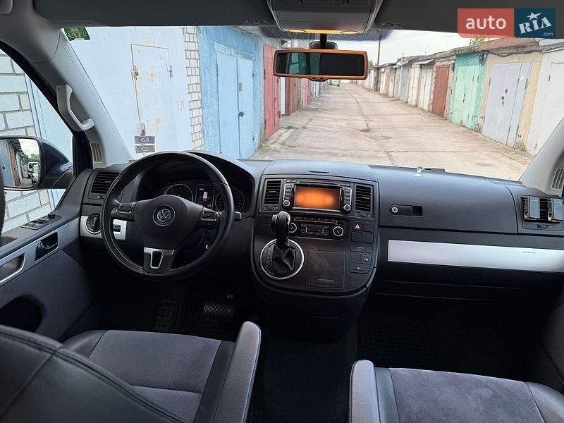 Минивэн Volkswagen Multivan 2015 в Киеве