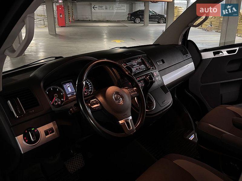 Минивэн Volkswagen Multivan 2013 в Виннице