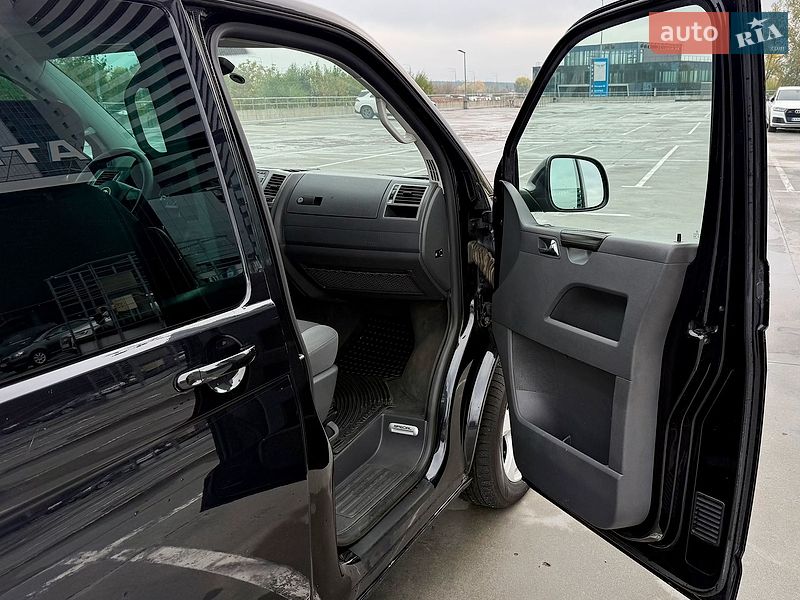 Минивэн Volkswagen Multivan 2013 в Киеве