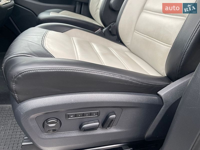Минивэн Volkswagen Multivan 2016 в Луцке