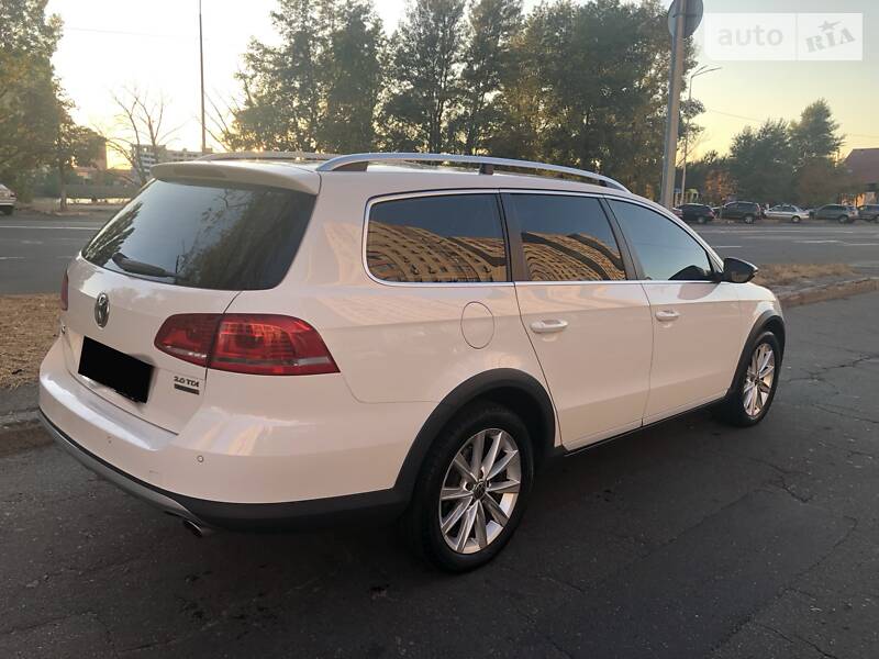 Універсал Volkswagen Passat Alltrack 2014 в Києві