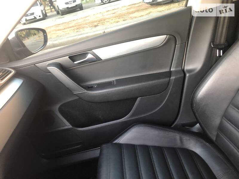 Універсал Volkswagen Passat Alltrack 2014 в Києві