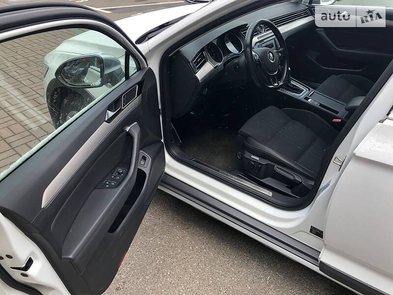 Універсал Volkswagen Passat Alltrack 2015 в Києві