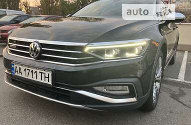 Универсал Volkswagen Passat Alltrack 2020 в Киеве