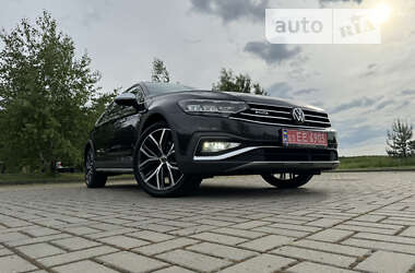 Универсал Volkswagen Passat Alltrack 2021 в Дрогобыче