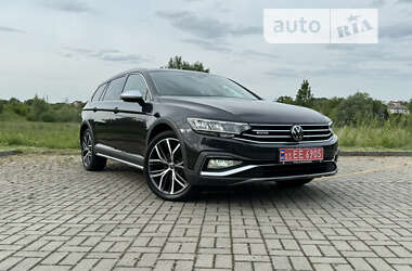 Универсал Volkswagen Passat Alltrack 2021 в Дрогобыче