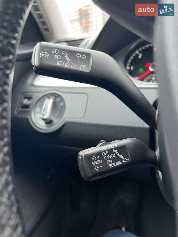 Универсал Volkswagen Passat Alltrack 2014 в Киеве