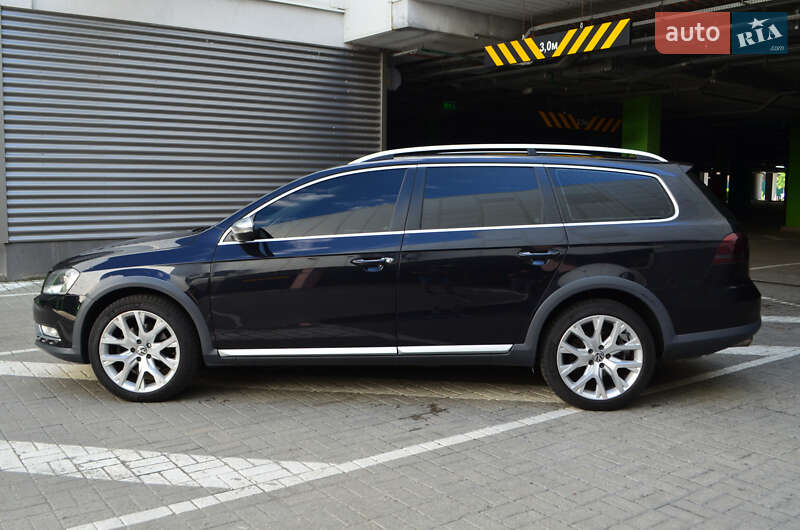 Универсал Volkswagen Passat Alltrack 2012 в Киеве