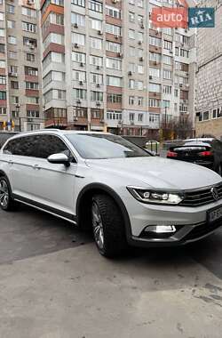 Универсал Volkswagen Passat Alltrack 2018 в Киеве