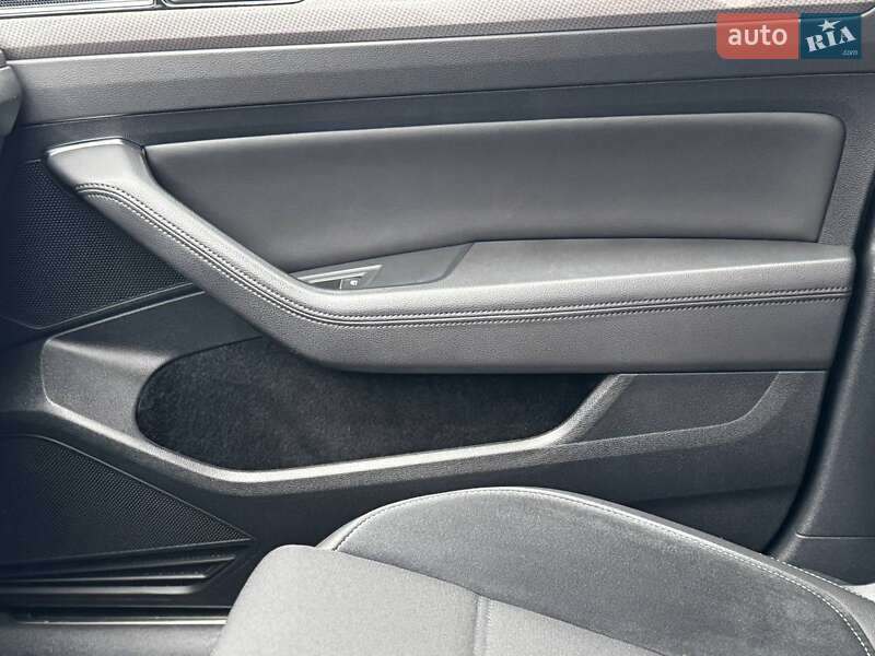 Универсал Volkswagen Passat Alltrack 2019 в Киеве
