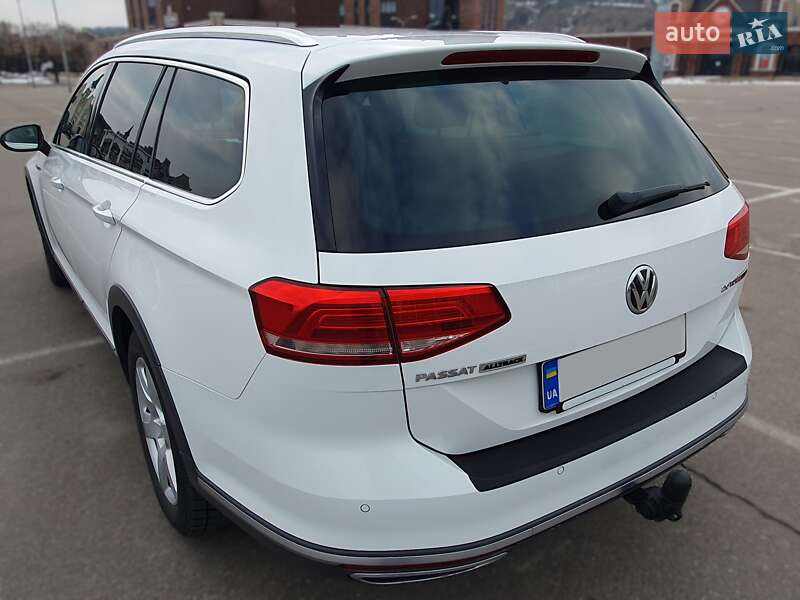 Универсал Volkswagen Passat Alltrack 2016 в Киеве