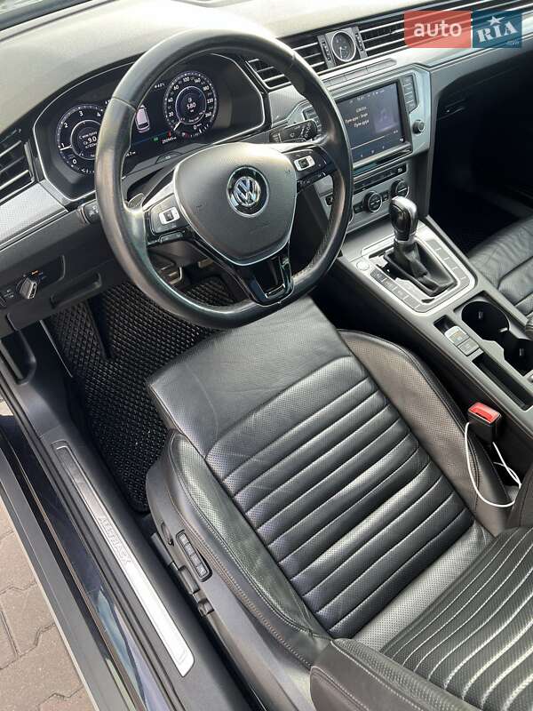 Універсал Volkswagen Passat Alltrack 2016 в Києві
