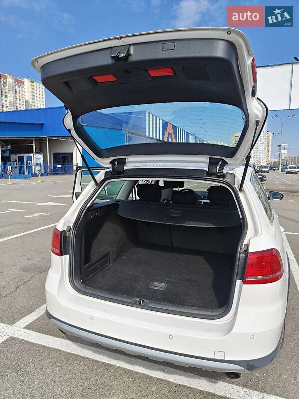 Универсал Volkswagen Passat Alltrack 2013 в Киеве