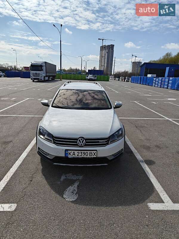 Универсал Volkswagen Passat Alltrack 2013 в Киеве