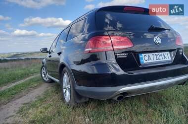 Універсал Volkswagen Passat Alltrack 2012 в 