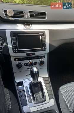 Універсал Volkswagen Passat Alltrack 2012 в 