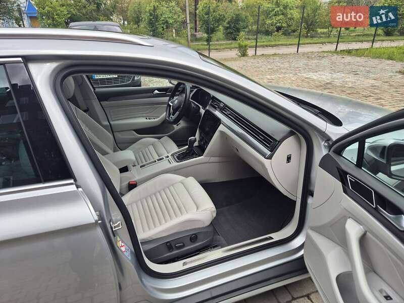 Универсал Volkswagen Passat Alltrack 2019 в Нововолынске