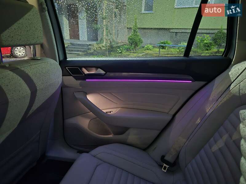 Универсал Volkswagen Passat Alltrack 2019 в Нововолынске