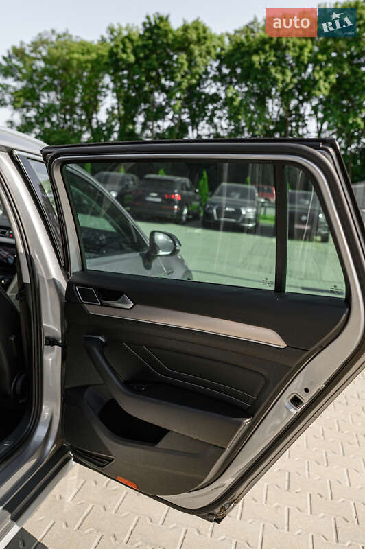 Универсал Volkswagen Passat Alltrack 2020 в Львове