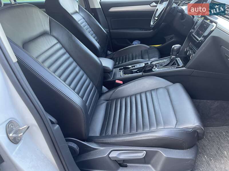 Универсал Volkswagen Passat Alltrack 2017 в Бродах