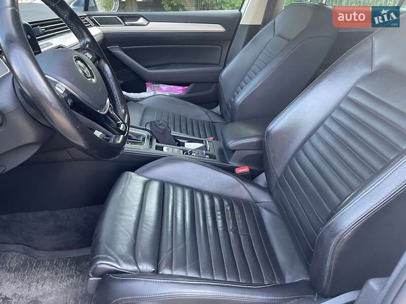 Универсал Volkswagen Passat Alltrack 2017 в Бродах