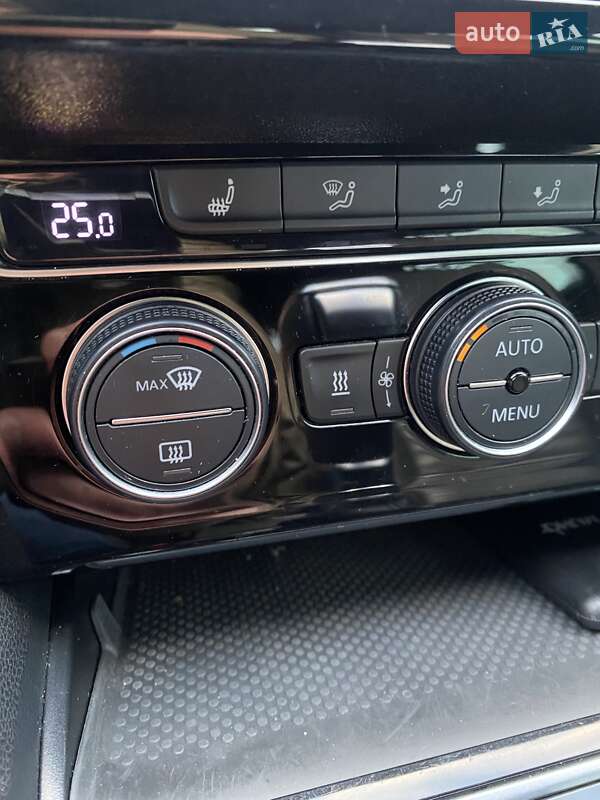 Универсал Volkswagen Passat Alltrack 2019 в Киеве фото 11 Универсал Volkswagen Passat Alltrack 2019 в Киеве