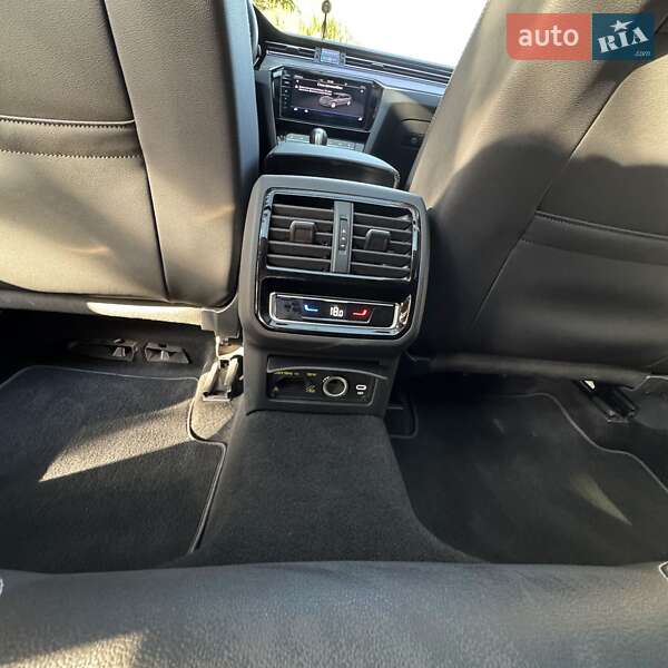 Универсал Volkswagen Passat Alltrack 2021 в Звягеле