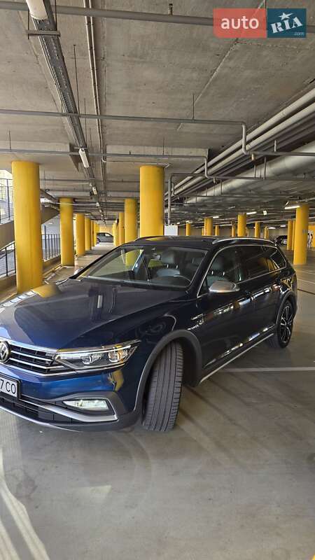 Универсал Volkswagen Passat Alltrack 2019 в Киеве
