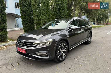 Универсал Volkswagen Passat Alltrack 2019 в Корце