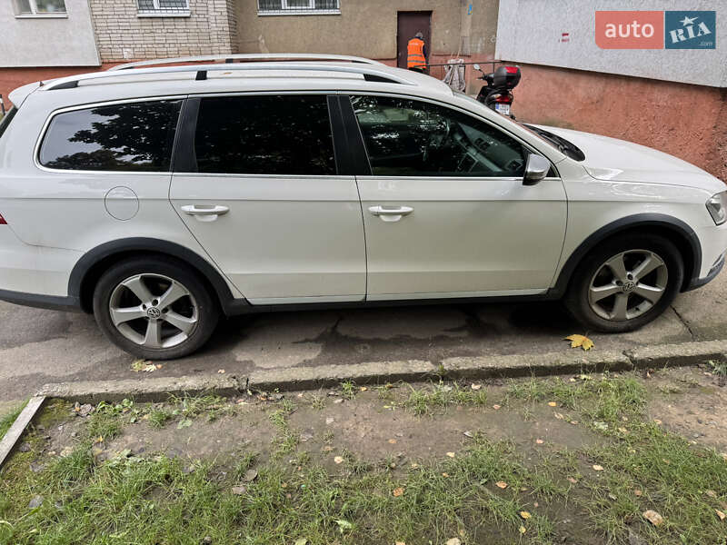 Универсал Volkswagen Passat Alltrack 2012 в Львове