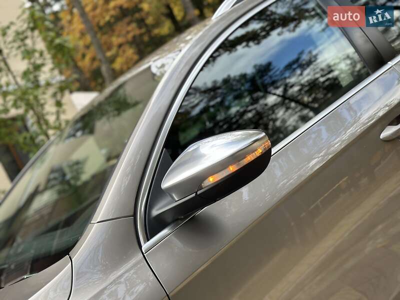 Универсал Volkswagen Passat Alltrack 2014 в Дрогобыче