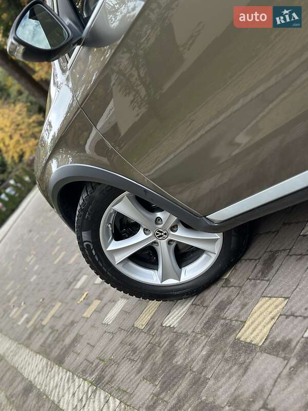 Универсал Volkswagen Passat Alltrack 2014 в Дрогобыче