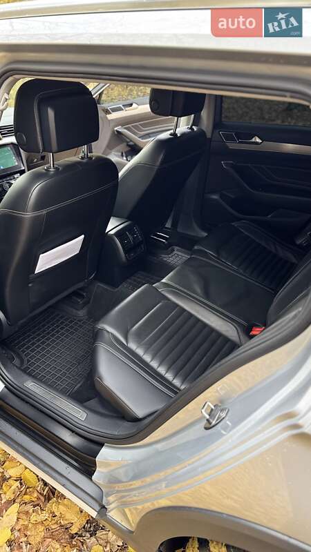 Універсал Volkswagen Passat Alltrack 2019 в Києві