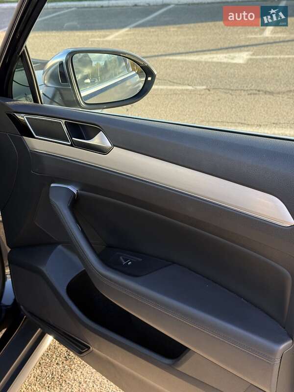 Универсал Volkswagen Passat Alltrack 2018 в Киеве