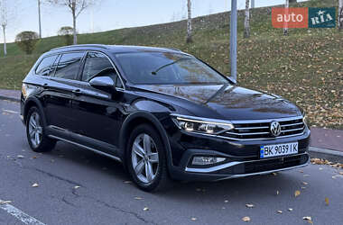 Универсал Volkswagen Passat Alltrack 2020 в Киеве