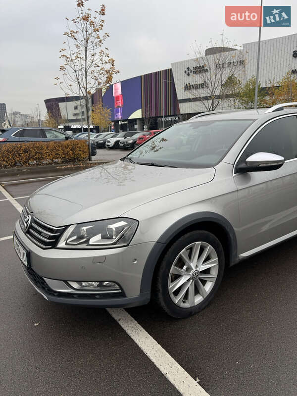 Универсал Volkswagen Passat Alltrack 2012 в Киеве