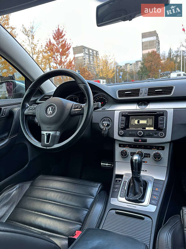 Универсал Volkswagen Passat Alltrack 2012 в Киеве