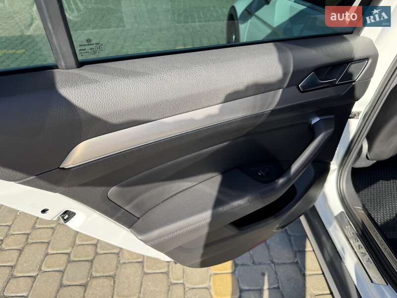 Універсал Volkswagen Passat Alltrack 2018 в Львові фото 47 Універсал Volkswagen Passat Alltrack 2018 в Львові